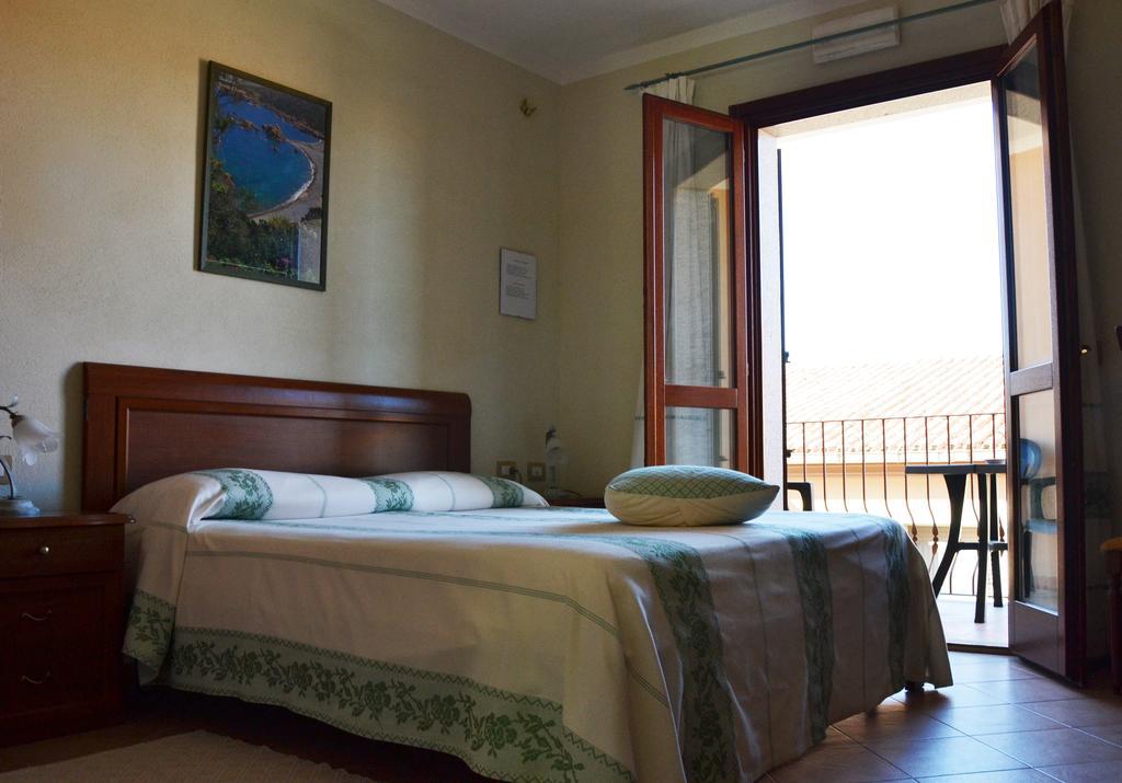 Hotel Da Paolino Trinità d'Agultu Eksteriør billede